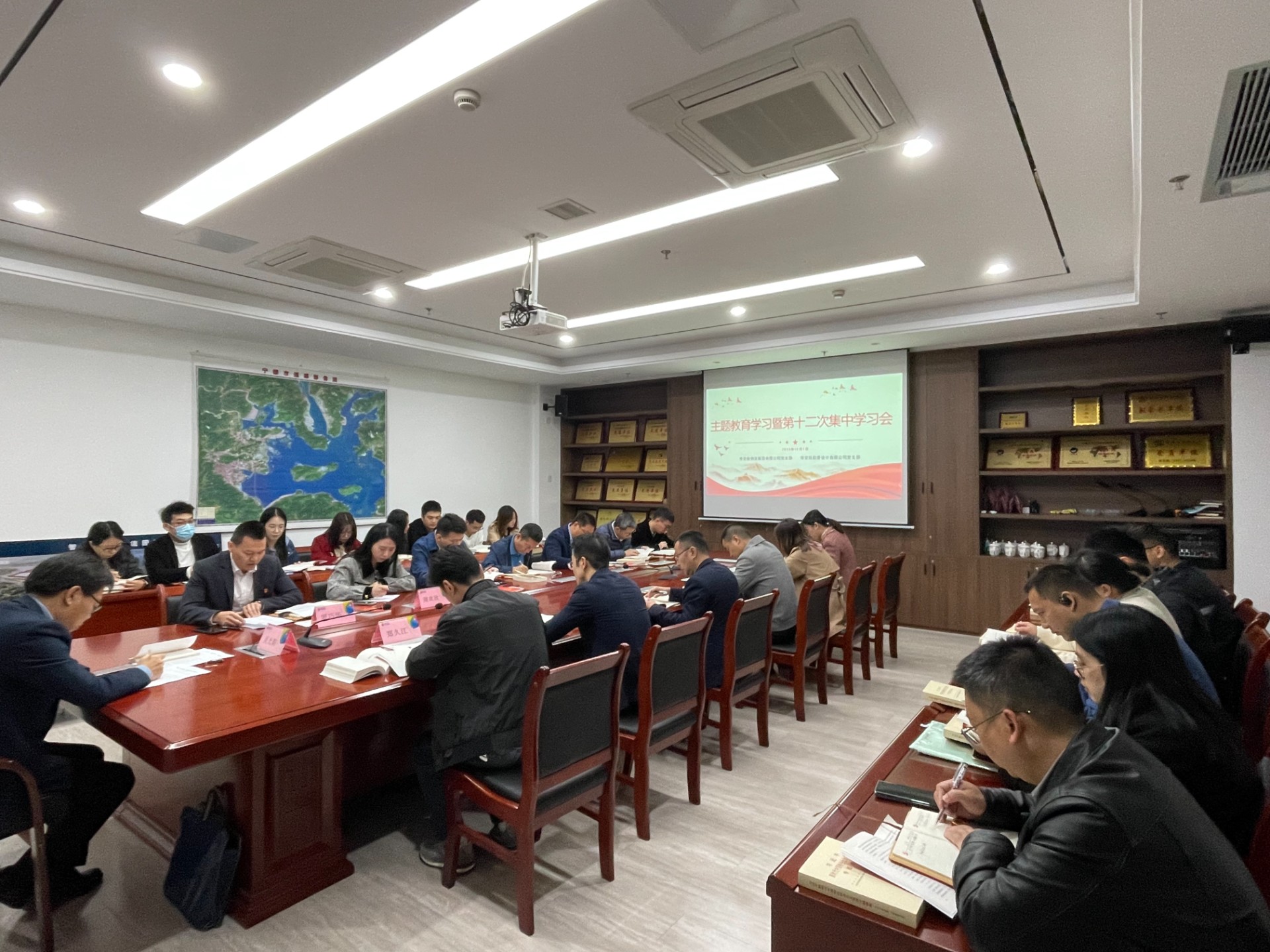 市国际米兰官网物流集团党支部 市国际米兰官网勘察设计公司党支部联合召开主题教育学习会,叶岚清摄2.jpg