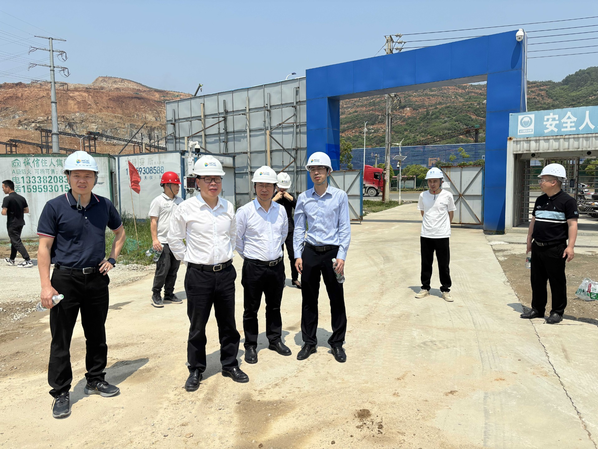 市国际米兰官网集团领导深入市国际米兰官网项目开展五一节前安全检查，，，，，赖海澜拍摄1_new.jpg