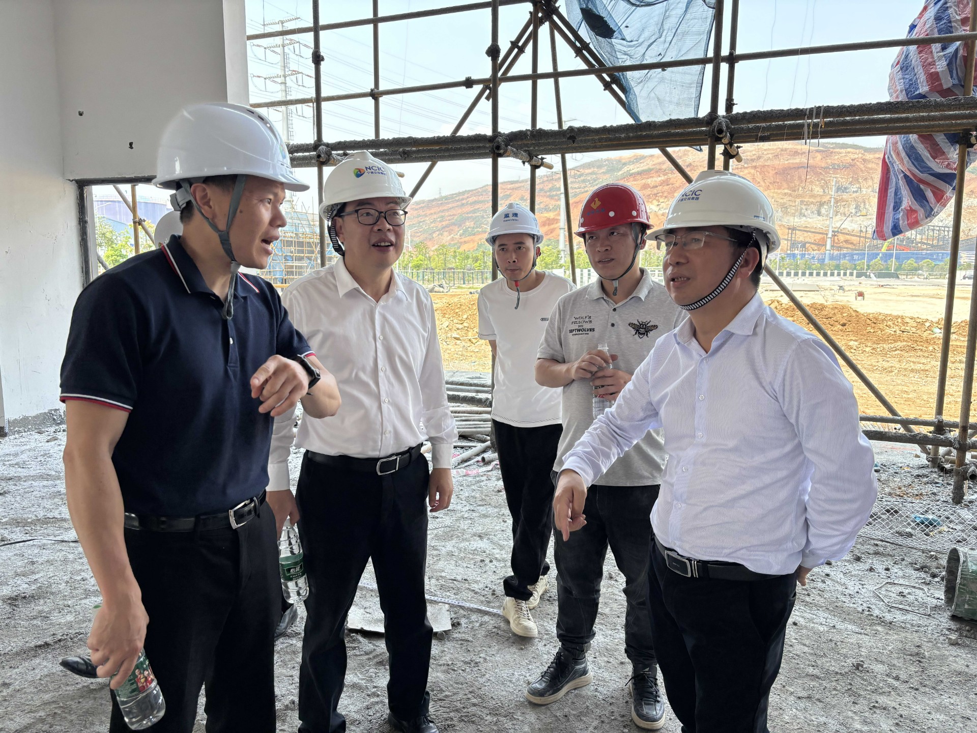 市国际米兰官网集团领导深入市国际米兰官网项目开展五一节前安全检查，，，，，赖海澜拍摄2_new.jpg