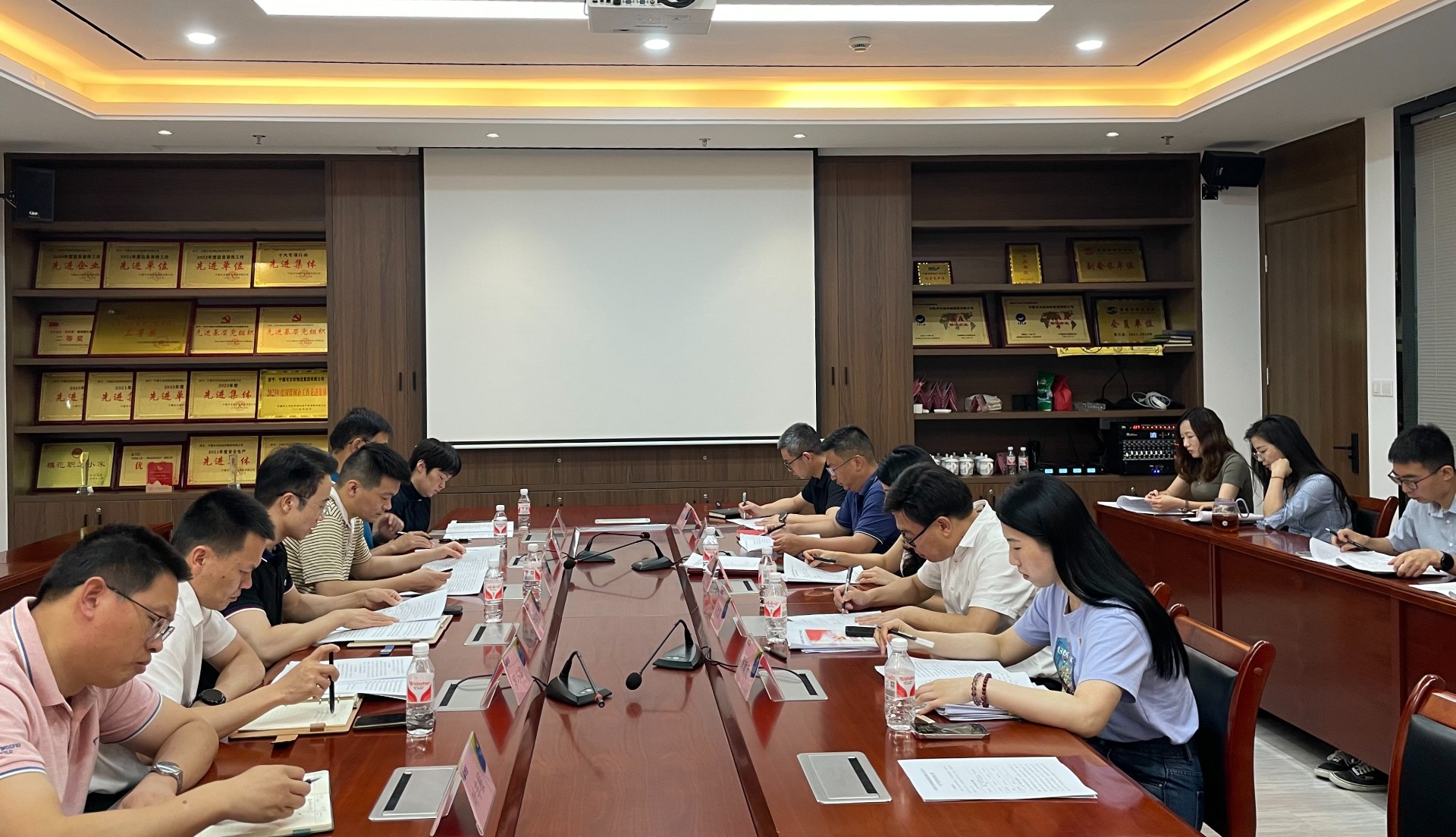 讲党性守党规严党纪——市国际米兰官网集团领导赴市国际米兰官网物流集团开展联系点工作，，，，，叶岚清拍摄2.jpg