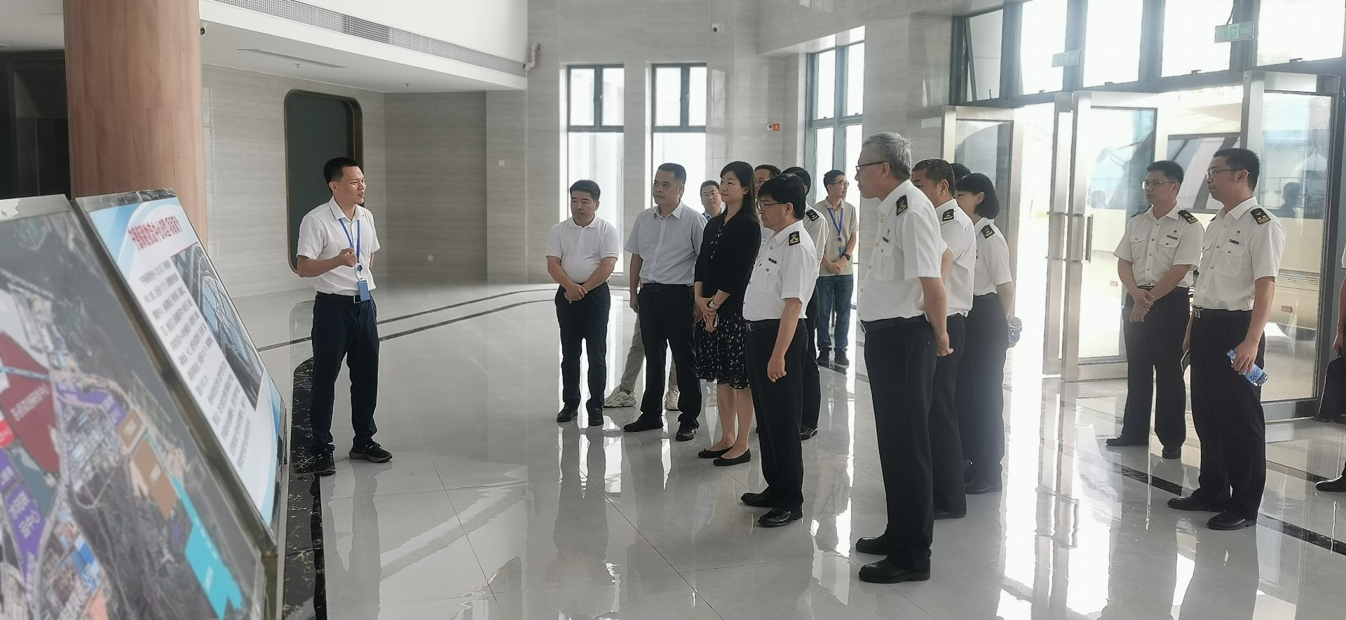 海关总署自贸司司长潘城一行莅临宁德国际物流中心项目调研，，，，，，，，周桂芳拍摄1.jpg