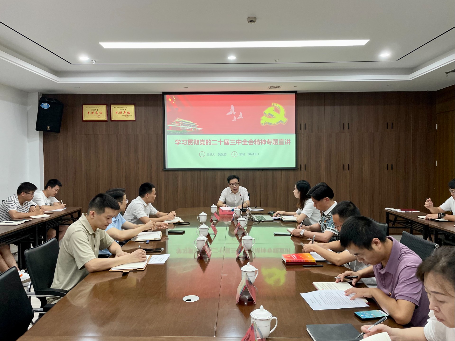 市国际米兰官网集团领导深入市国际米兰官网物流集团市国际米兰官网勘察设计公司开展联系点工作，，，，，，，，叶岚清拍摄1.jpg